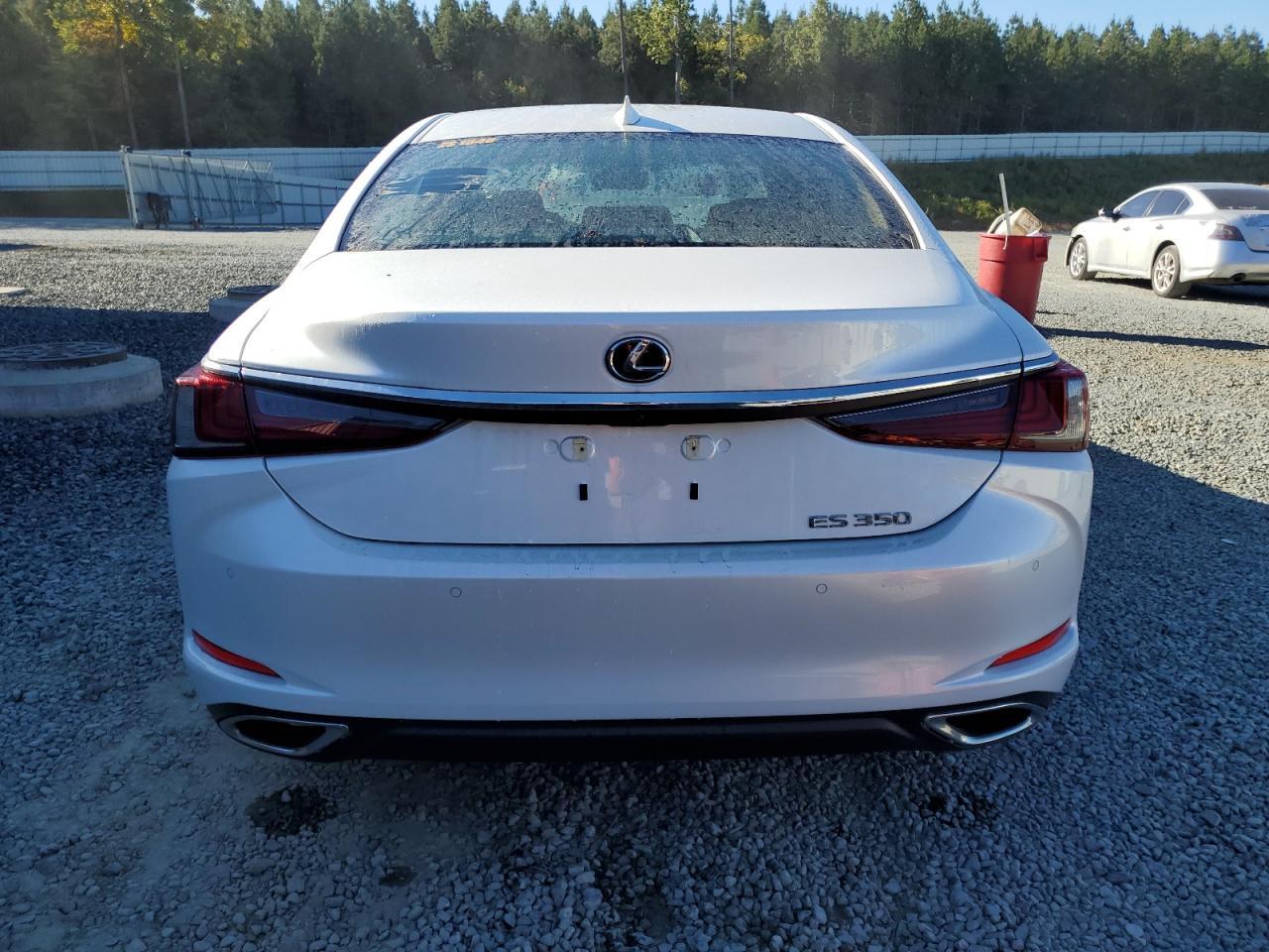 2025 LEXUS Es