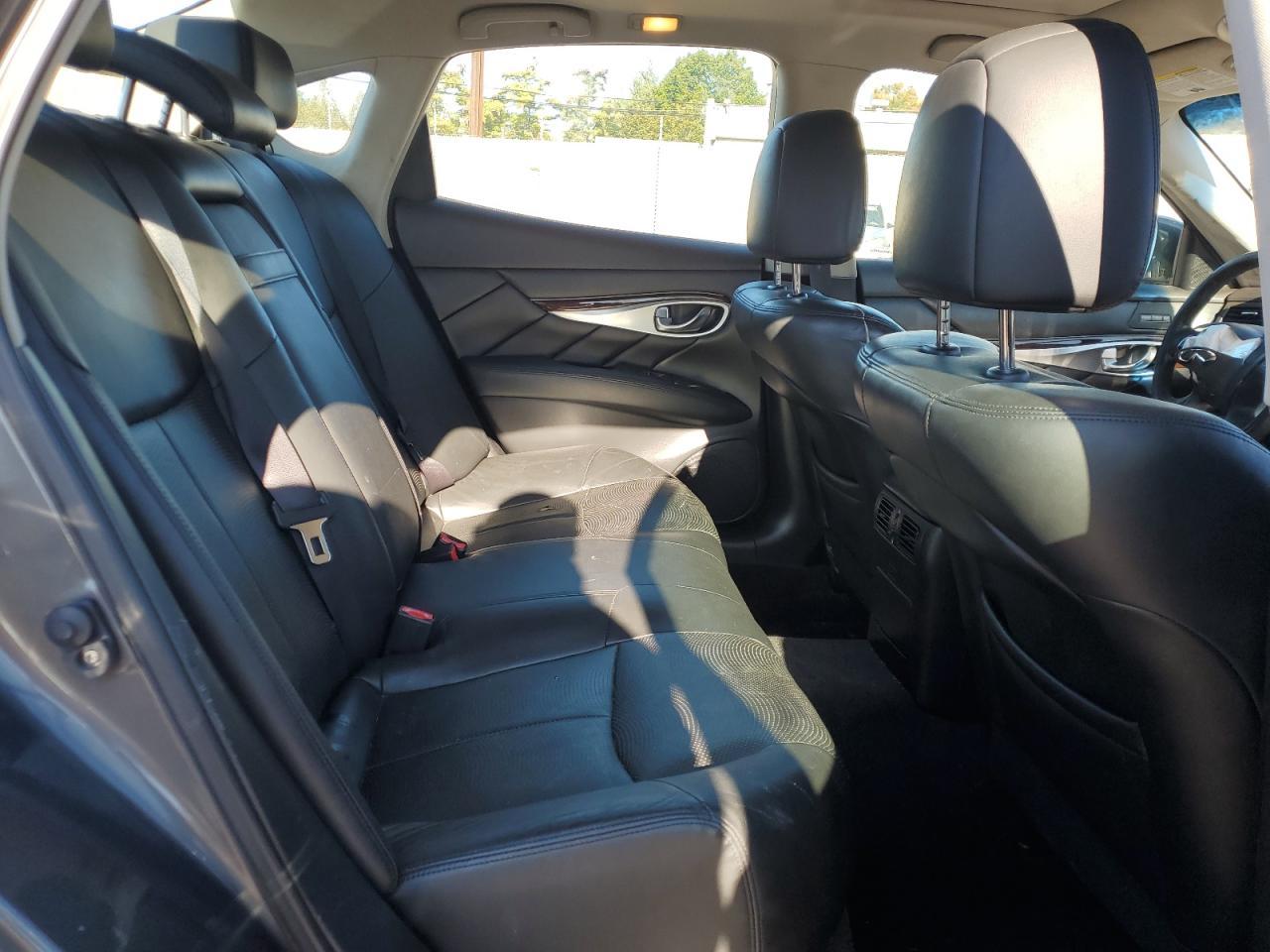 2012 INFINITI M37