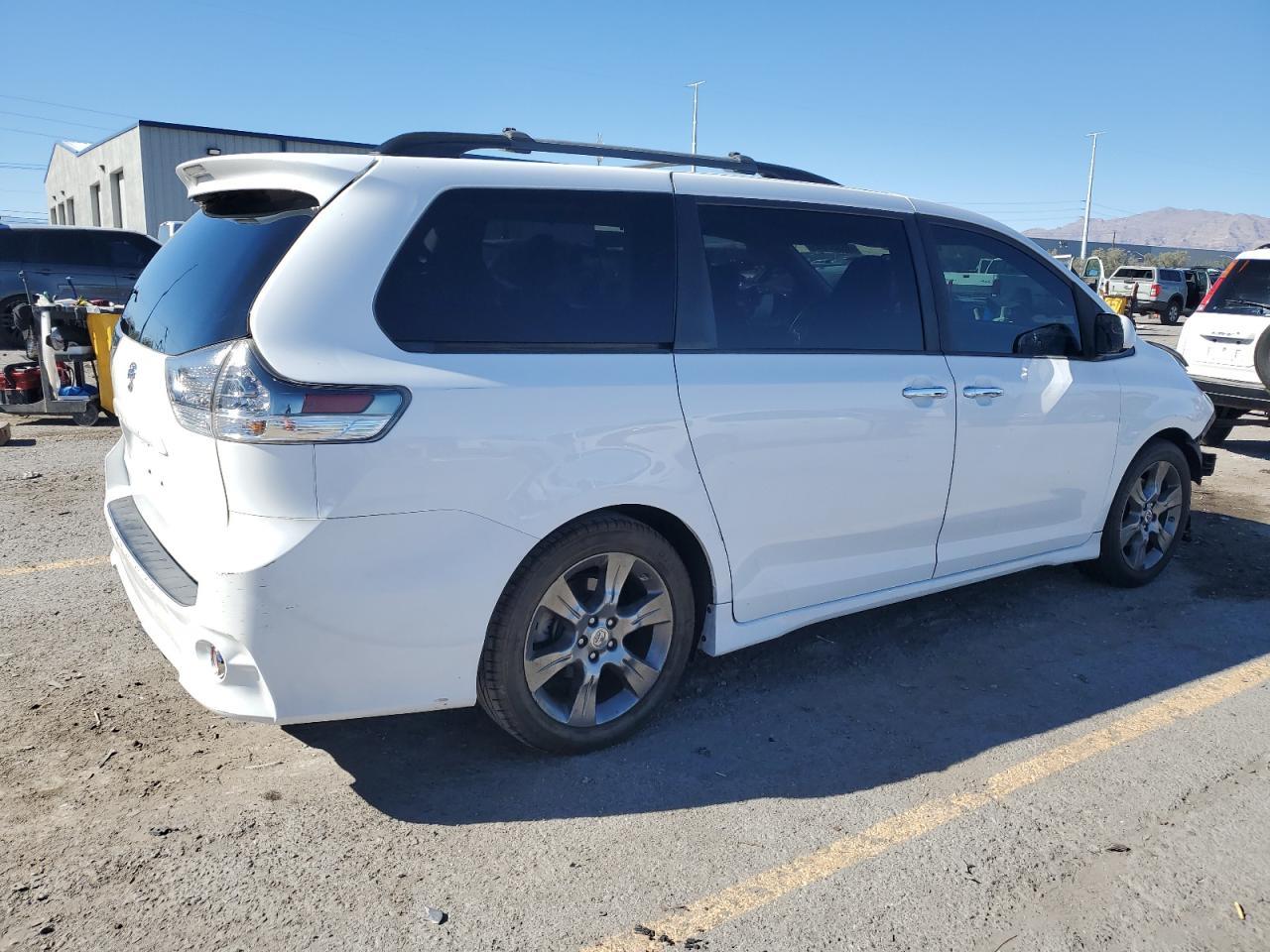 2016 TOYOTA SIENNA