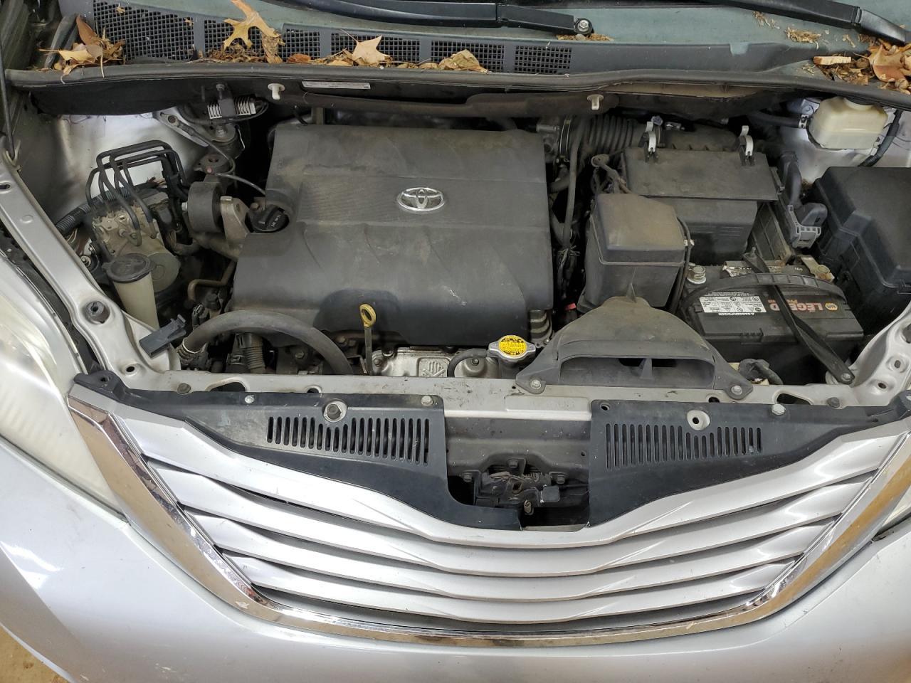 2015 TOYOTA SIENNA