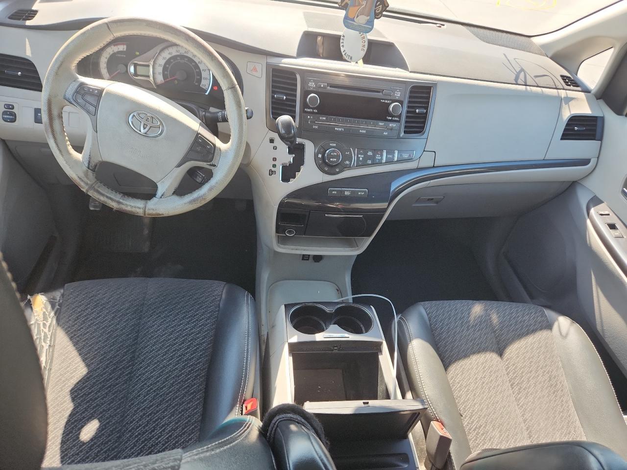 2013 TOYOTA SIENNA