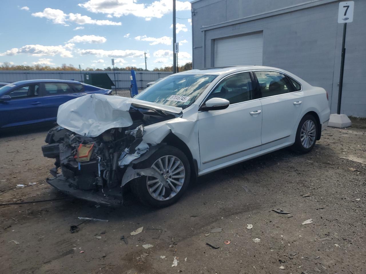 2016 VOLKSWAGEN Passat