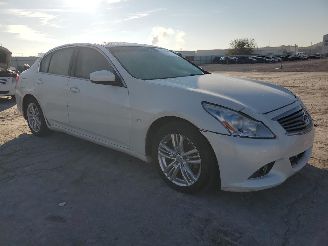 2015 INFINITI Q40