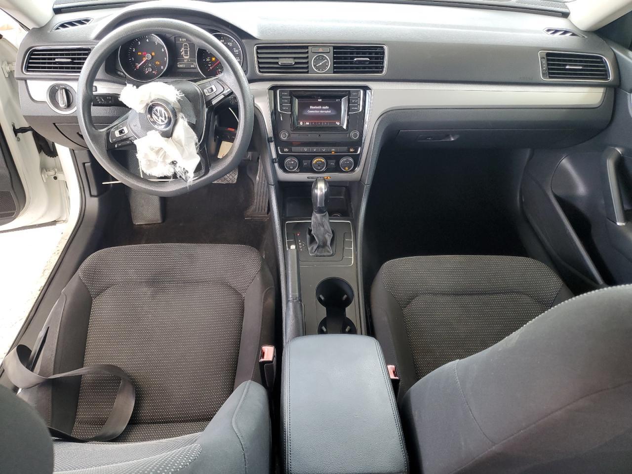 2017 VOLKSWAGEN Passat