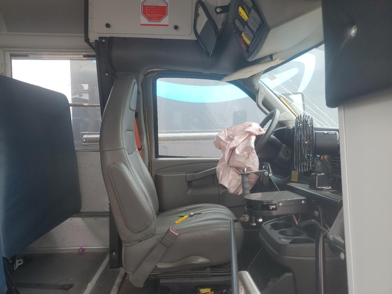 2017 CHEVROLET Bus