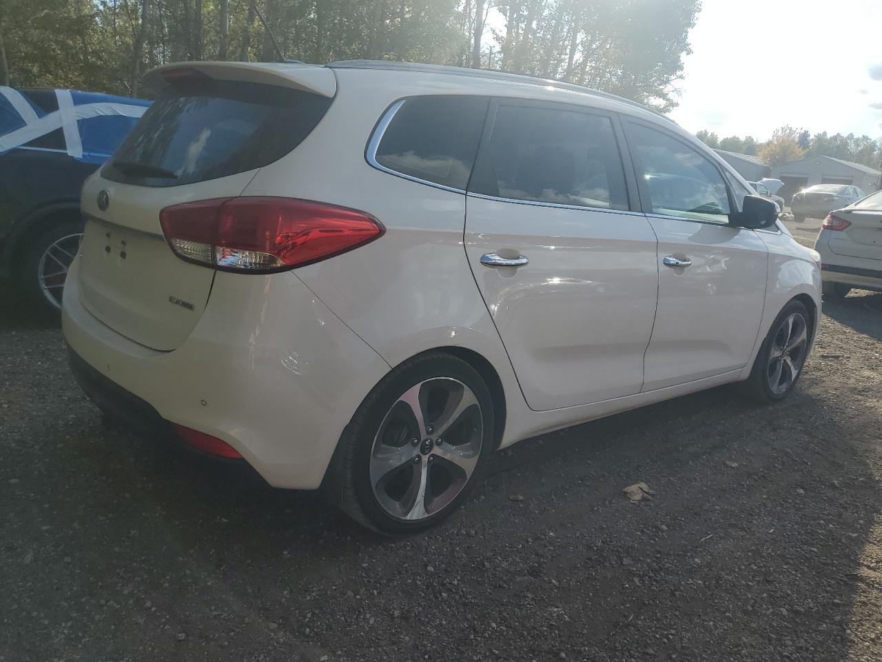 2014 KIA RONDO