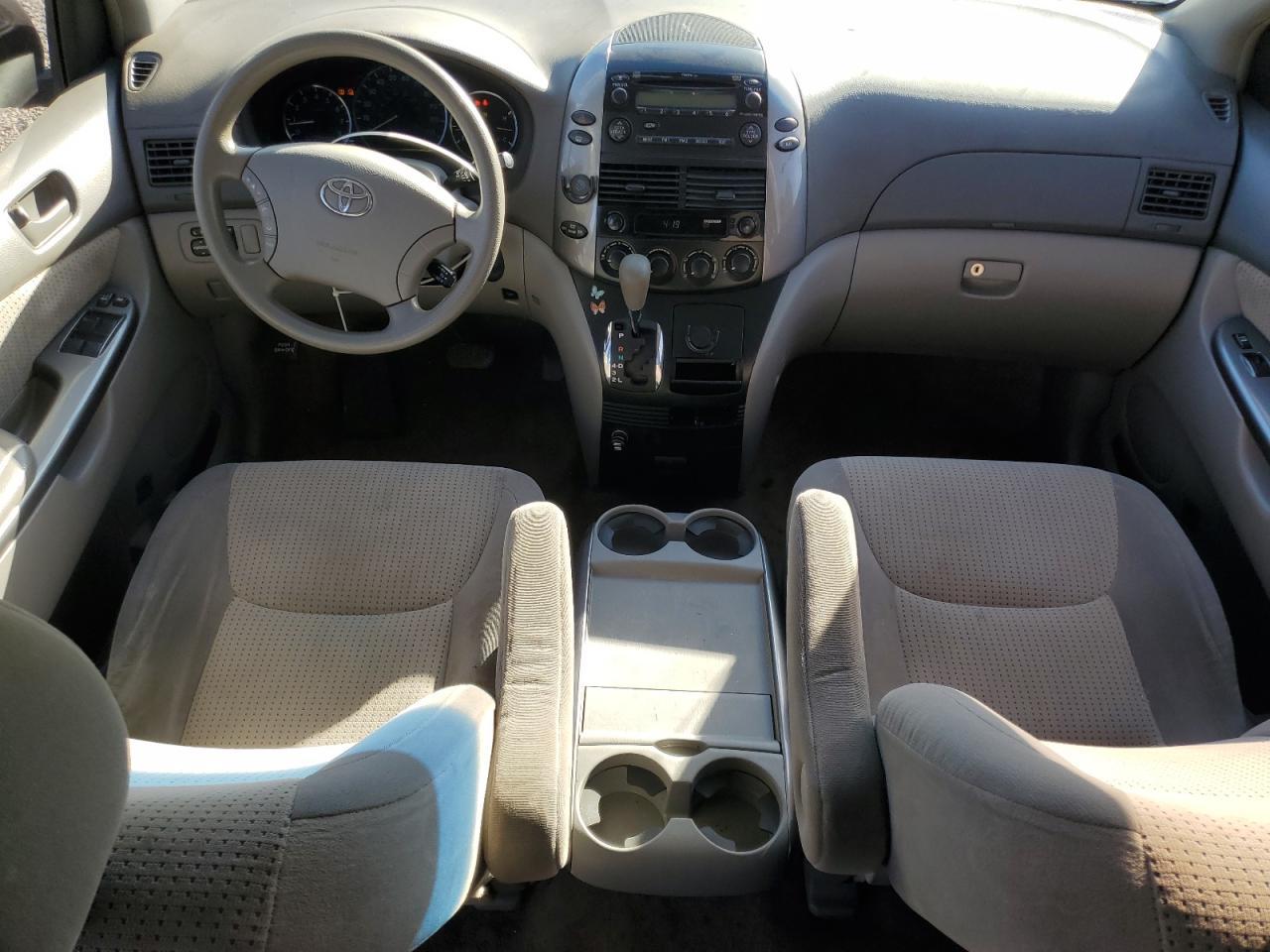 2010 TOYOTA SIENNA