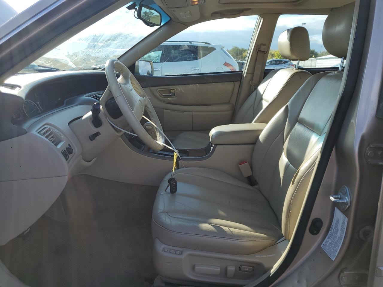 2001 TOYOTA Avalon