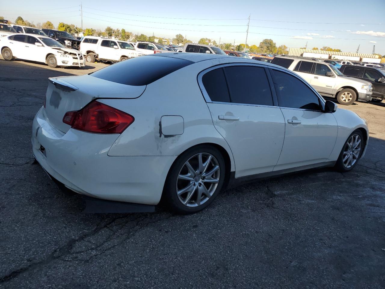 2011 INFINITI G37