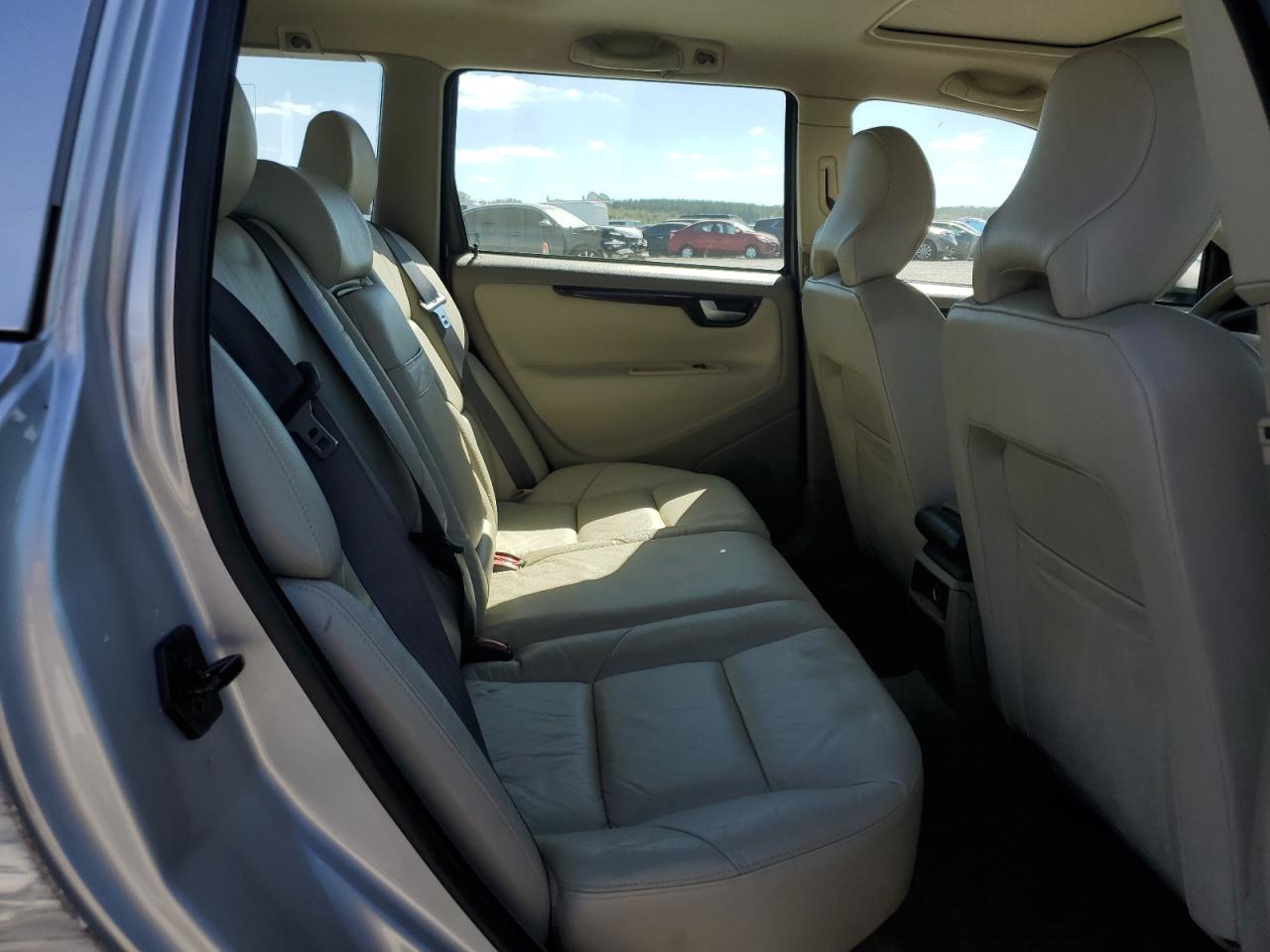 2004 VOLVO V70
