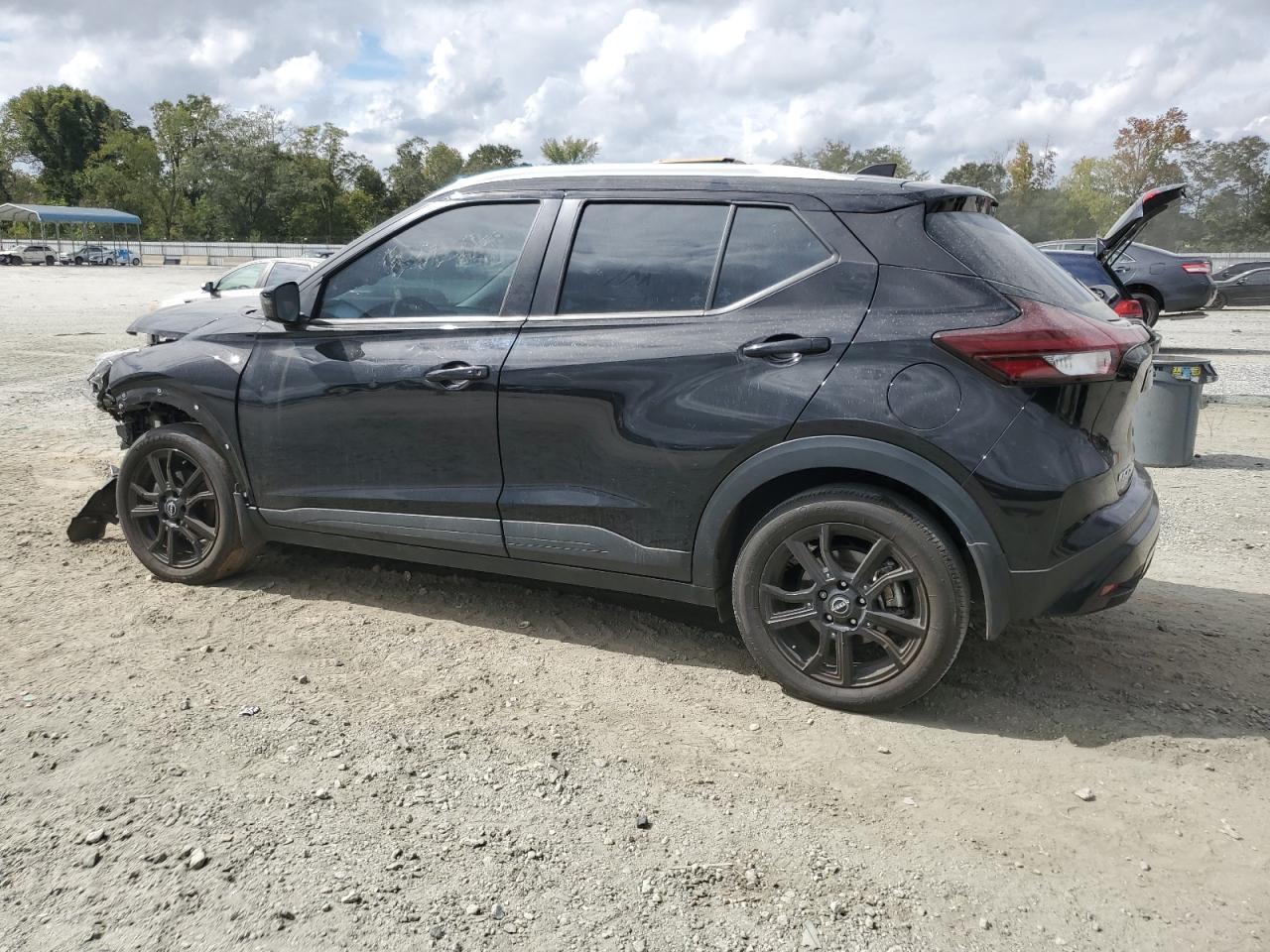 2024 NISSAN KICKS