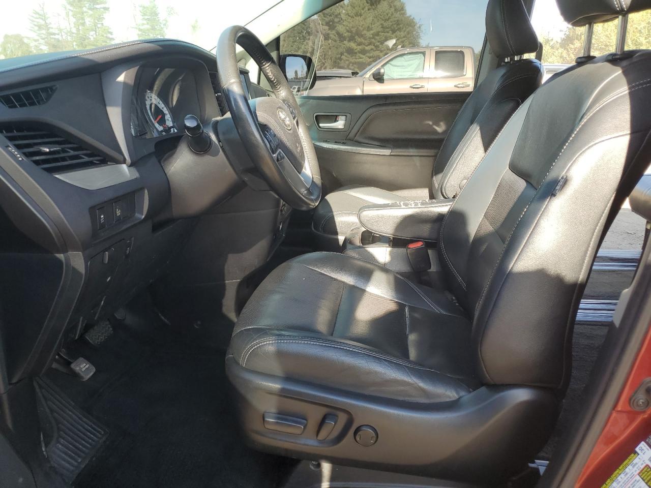 2015 TOYOTA SIENNA
