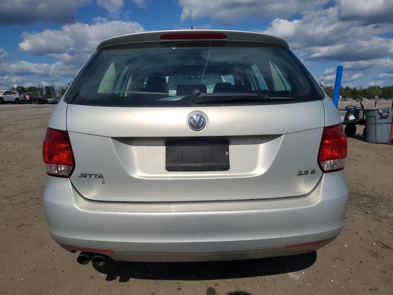 2010 VOLKSWAGEN JETTA
