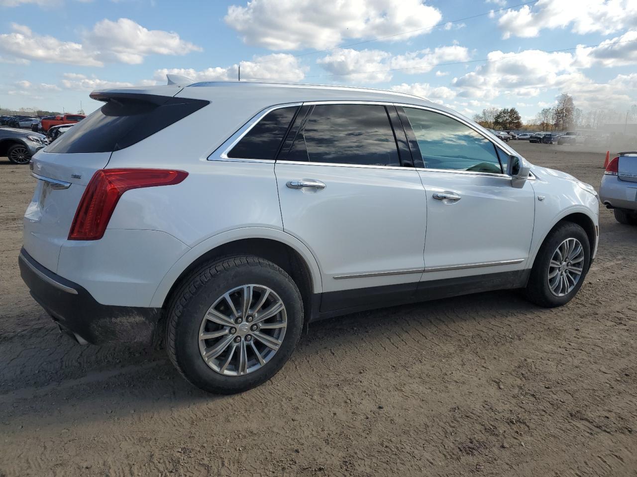 2017 CADILLAC XT5