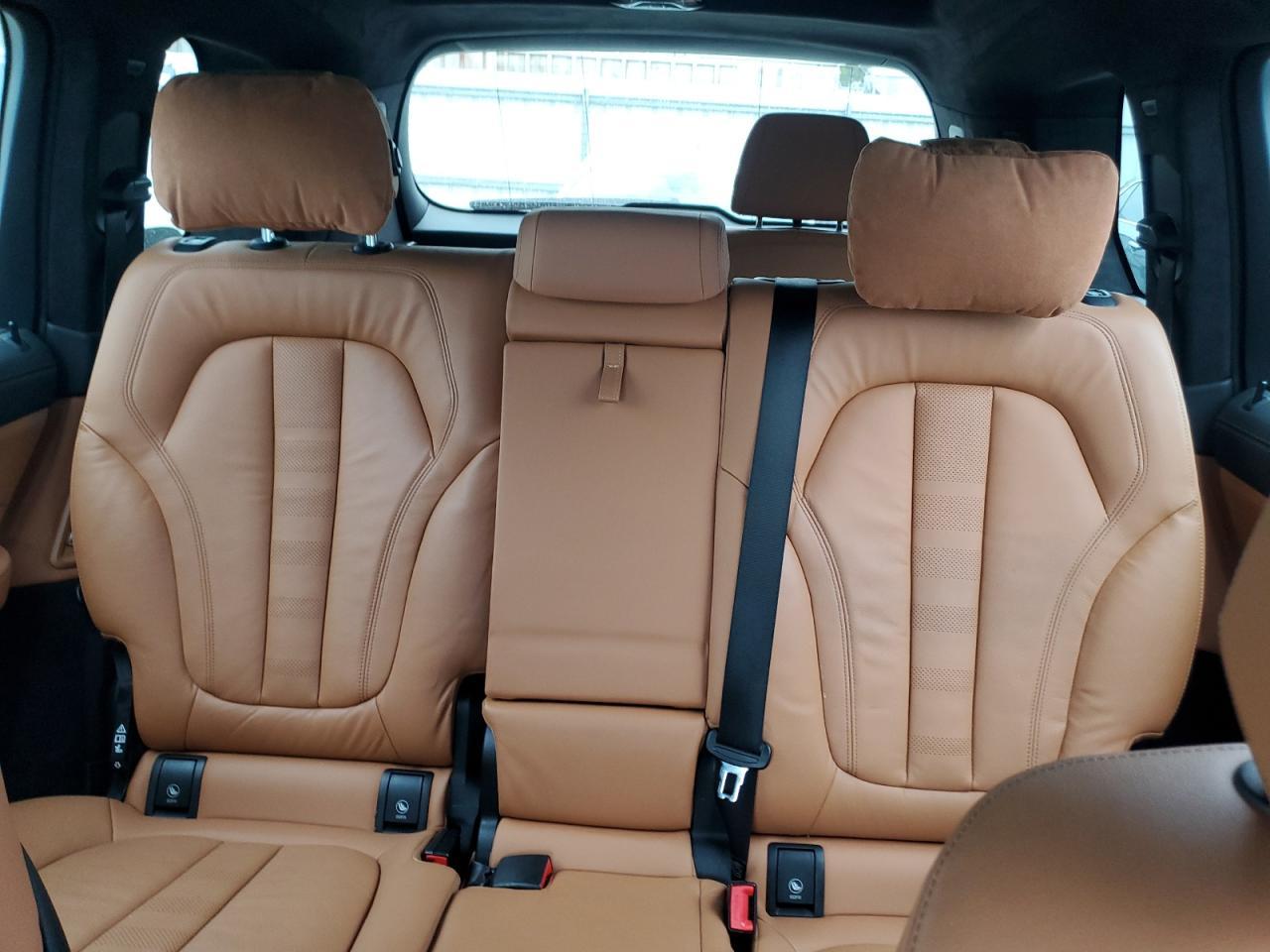 2021 BMW X7