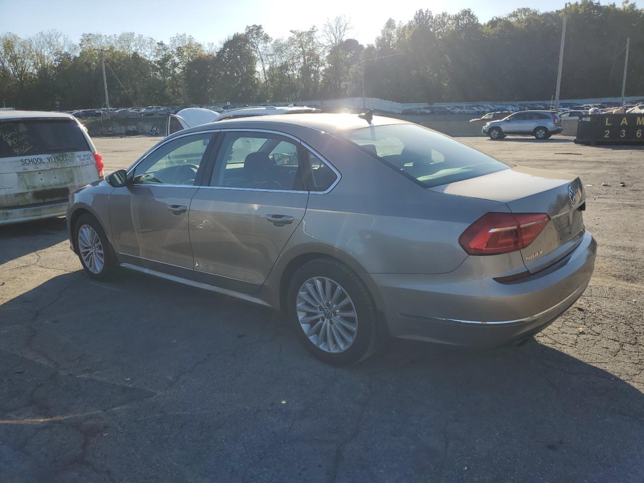 2016 VOLKSWAGEN Passat