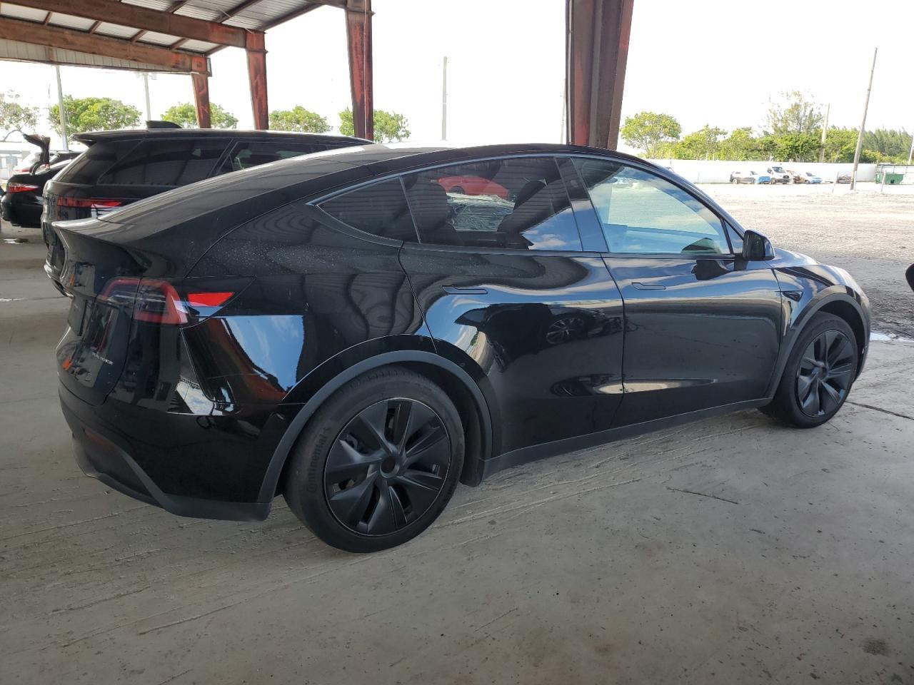 2024 TESLA MODEL Y