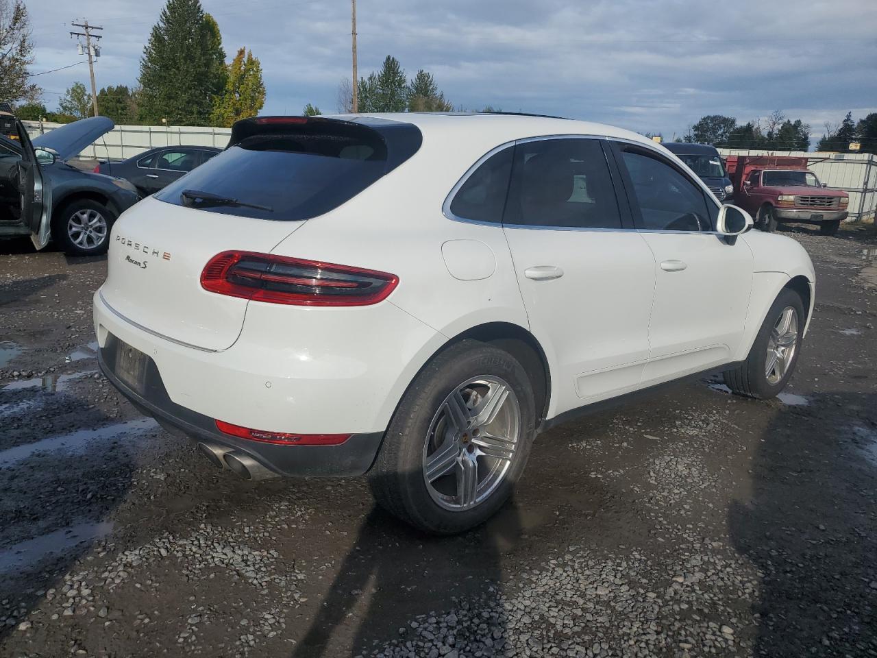 2015 PORSCHE Macan