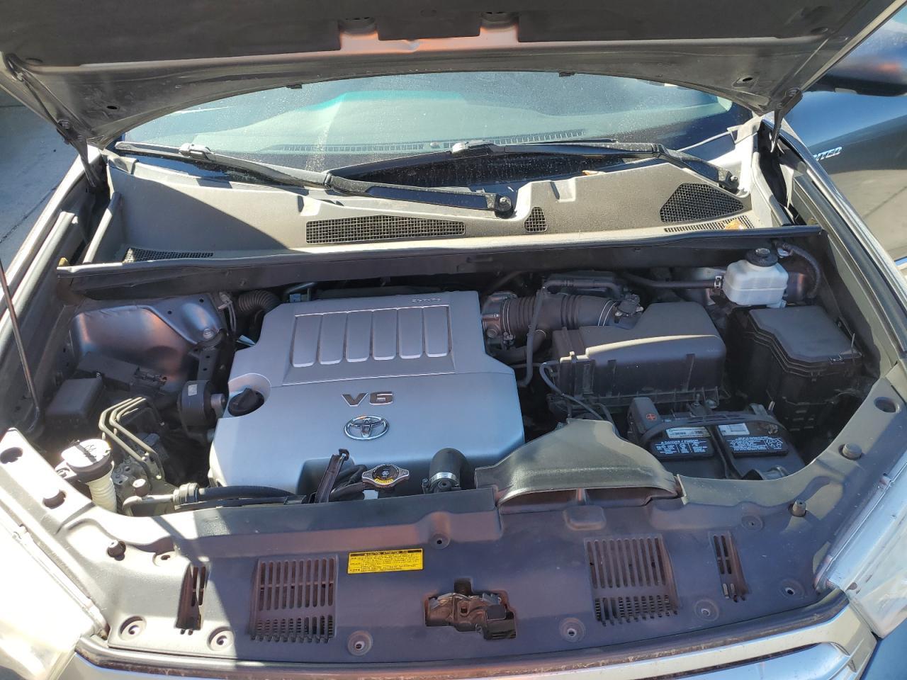 2011 TOYOTA HIGHLANDER