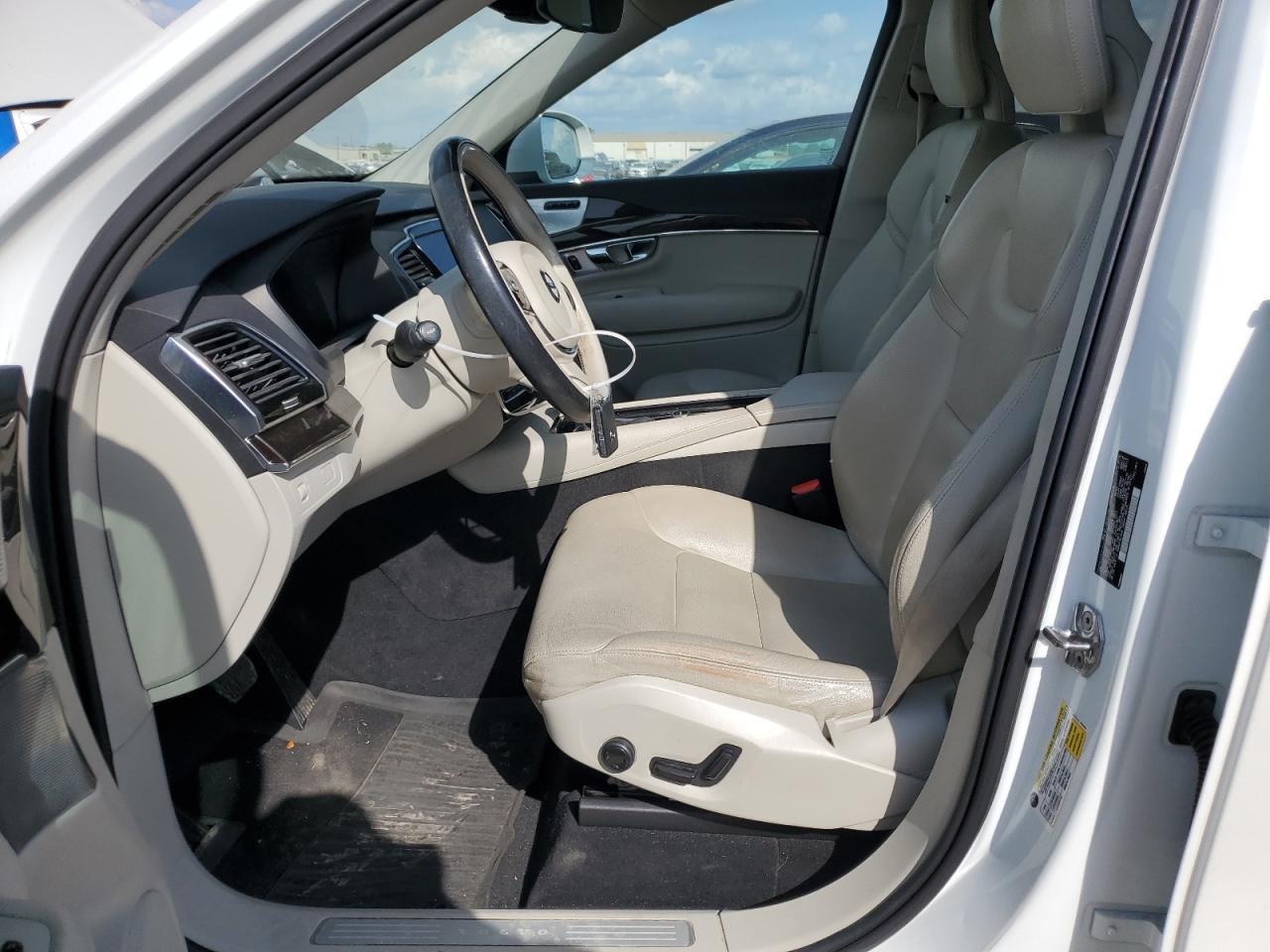 2017 VOLVO XC90