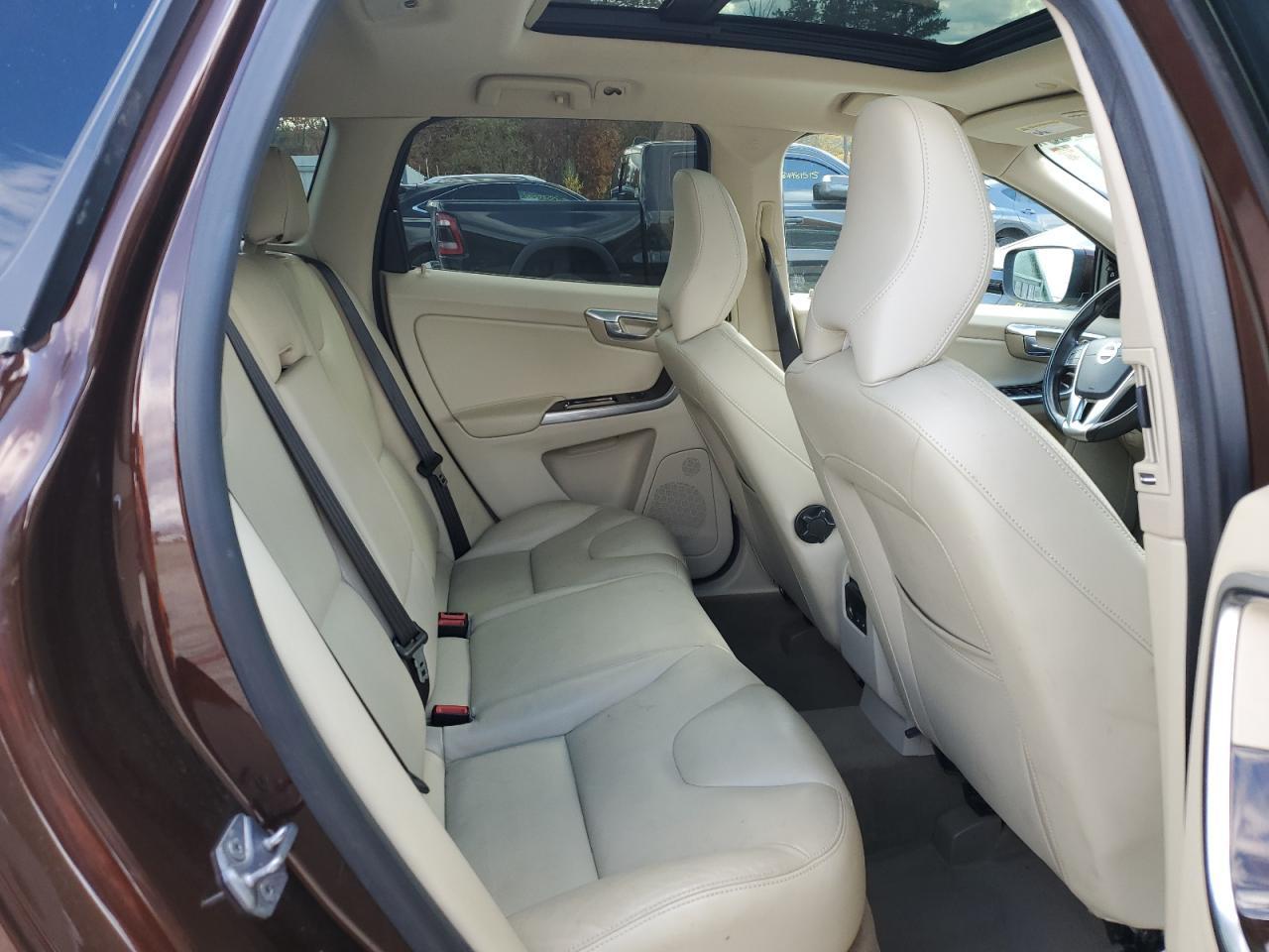2015 VOLVO XC60