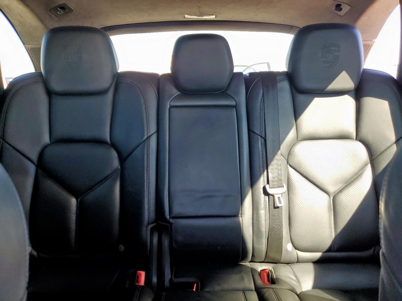 2016 PORSCHE CAYENNE