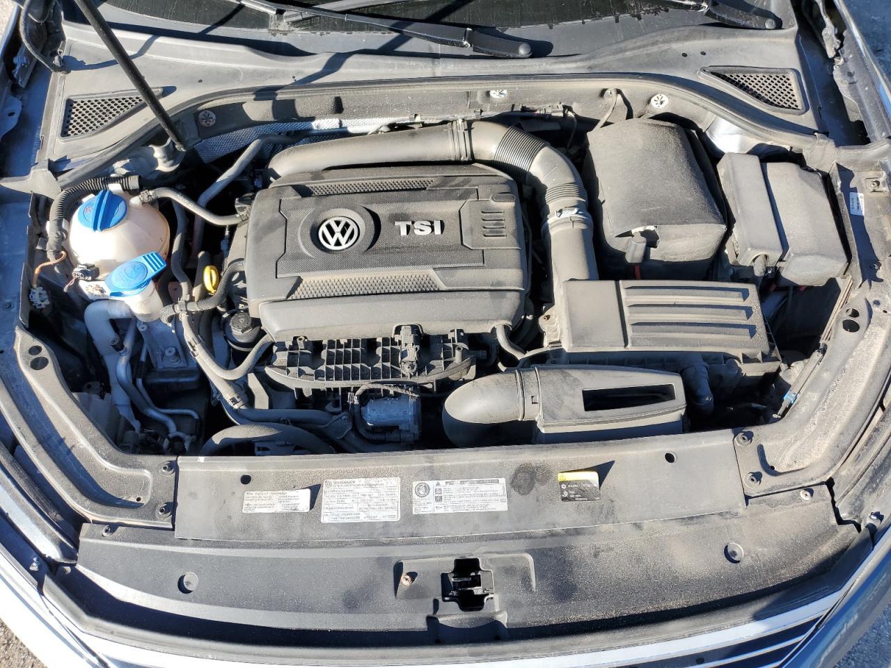 2017 VOLKSWAGEN Passat