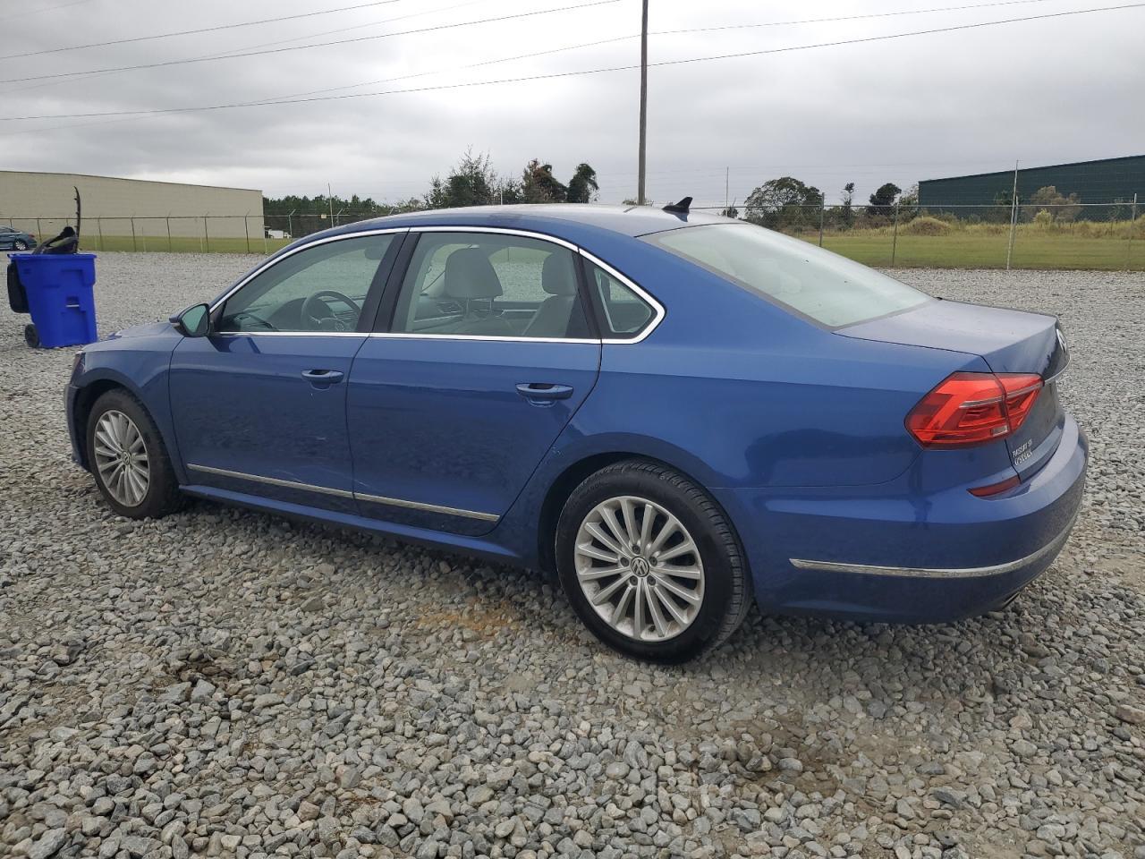 2016 VOLKSWAGEN Passat