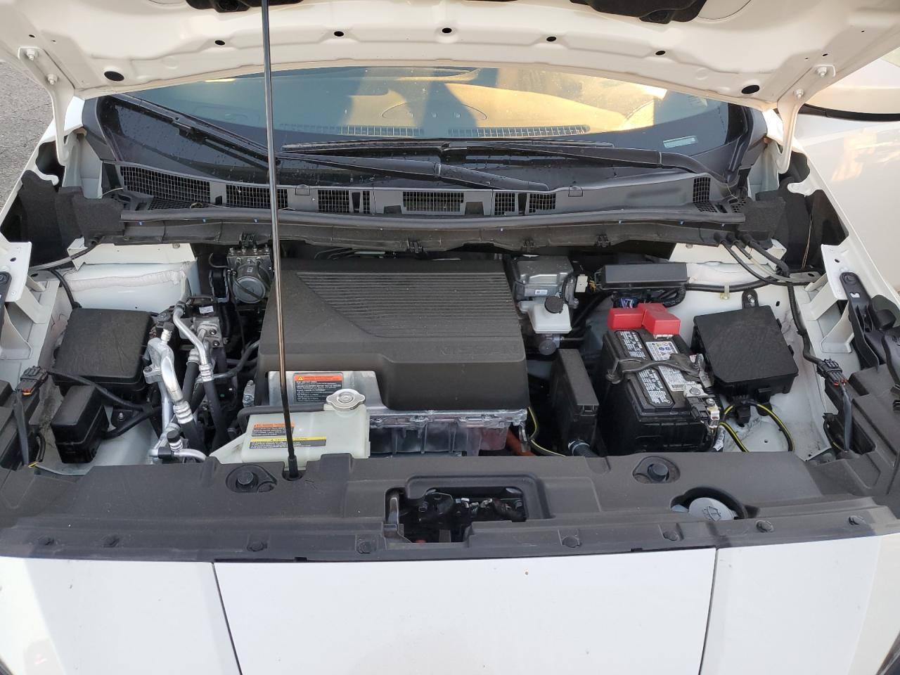 2022 NISSAN LEAF