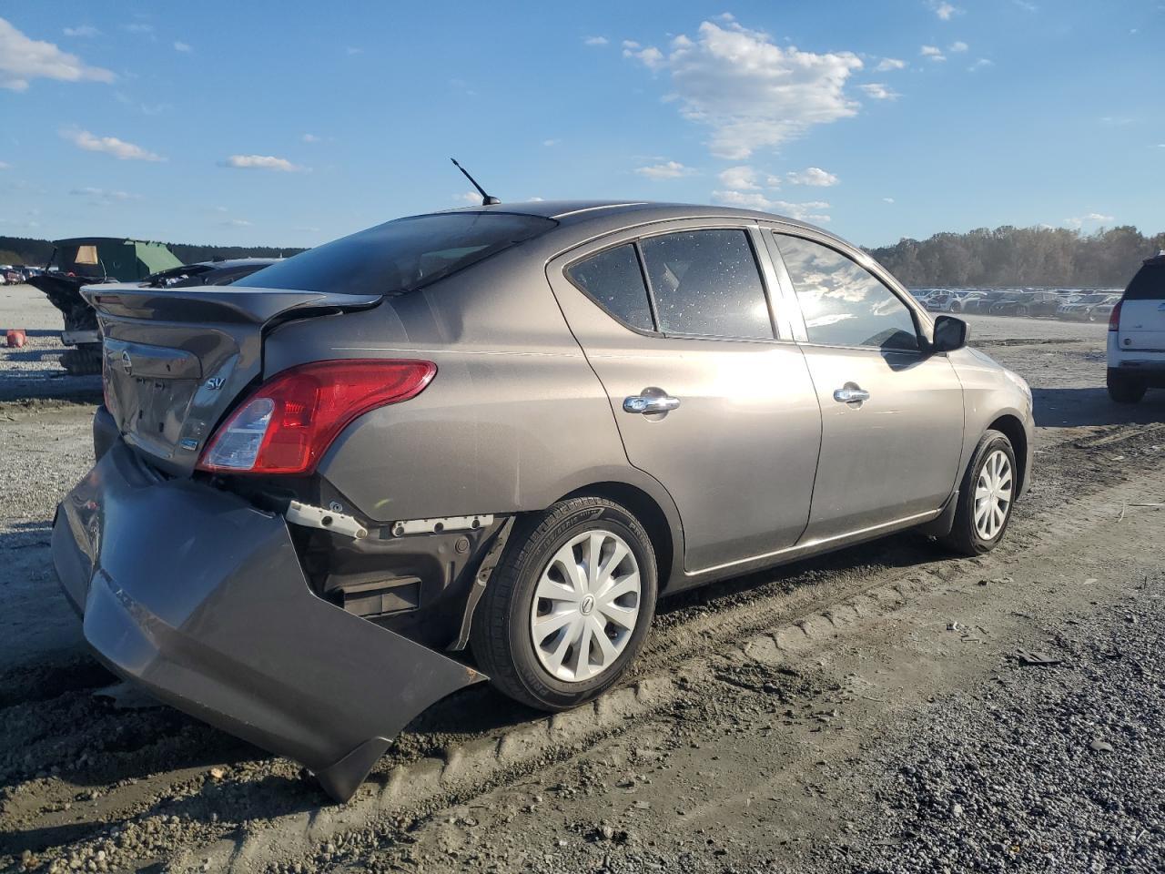 2016 NISSAN VERSA