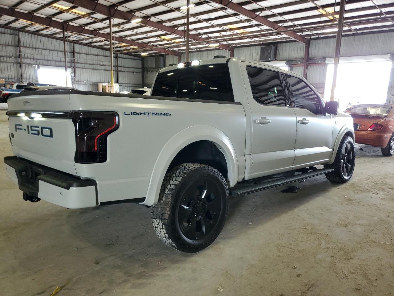 2024 FORD F-150 Lightning