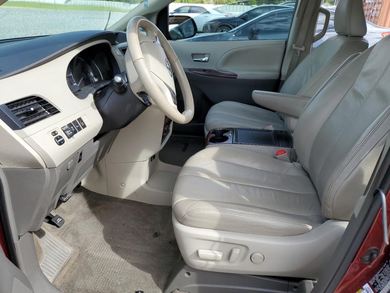 2014 TOYOTA SIENNA
