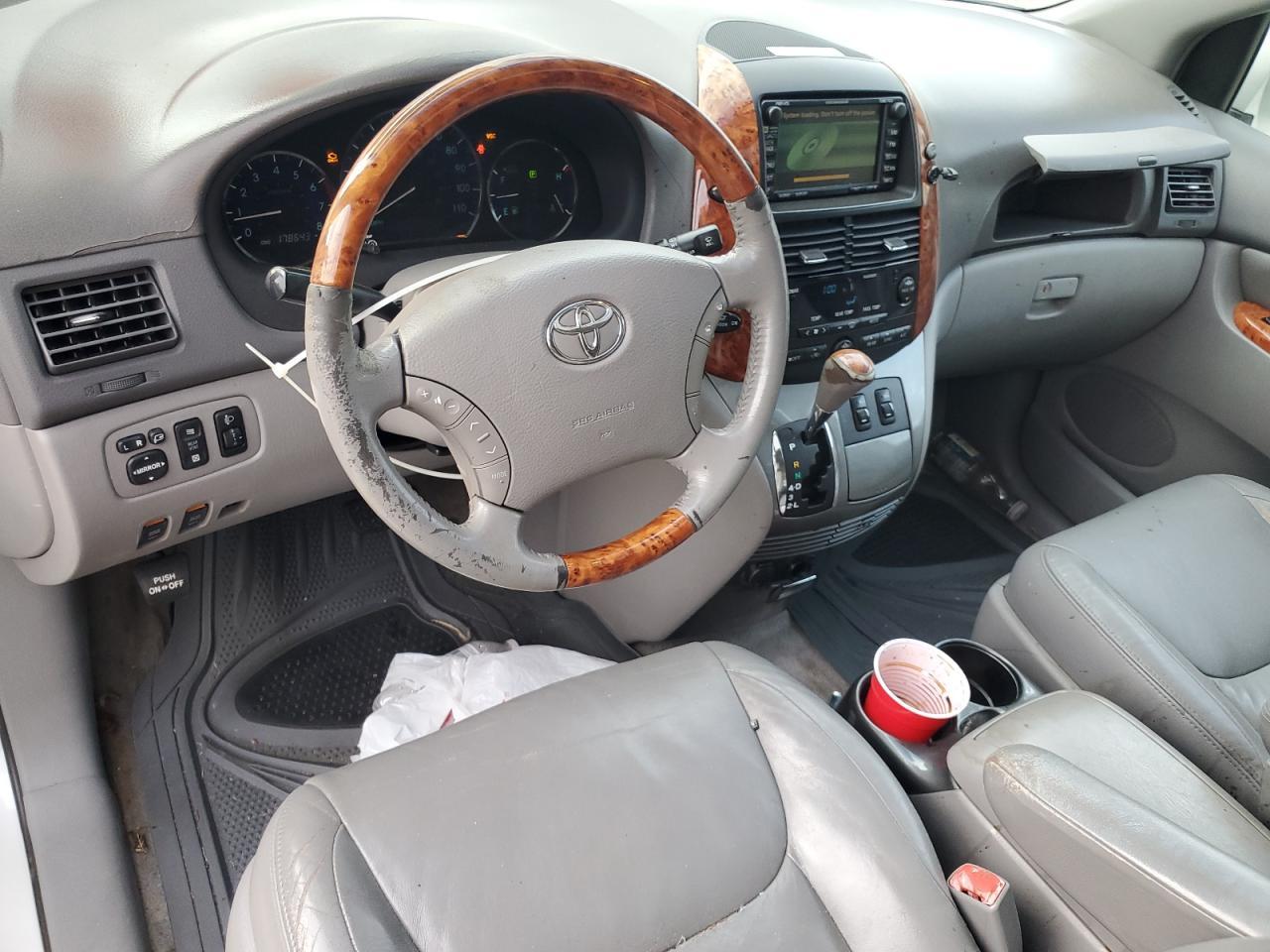 2006 TOYOTA SIENNA