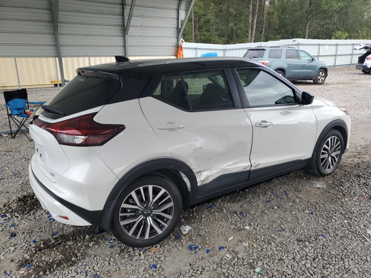 2023 NISSAN KICKS