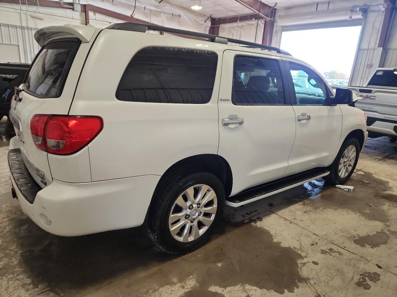 2011 TOYOTA Sequoia