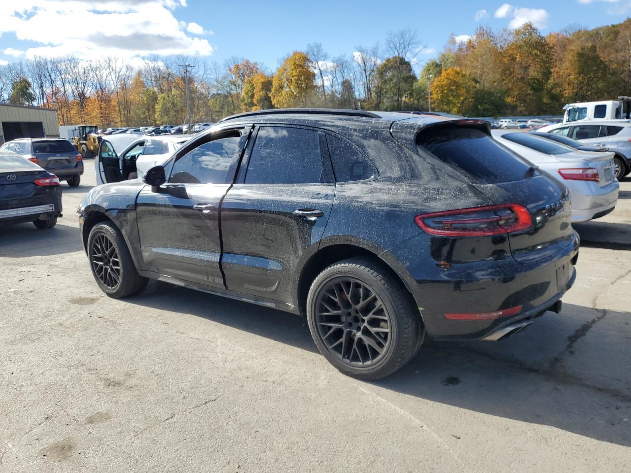 2016 PORSCHE Macan