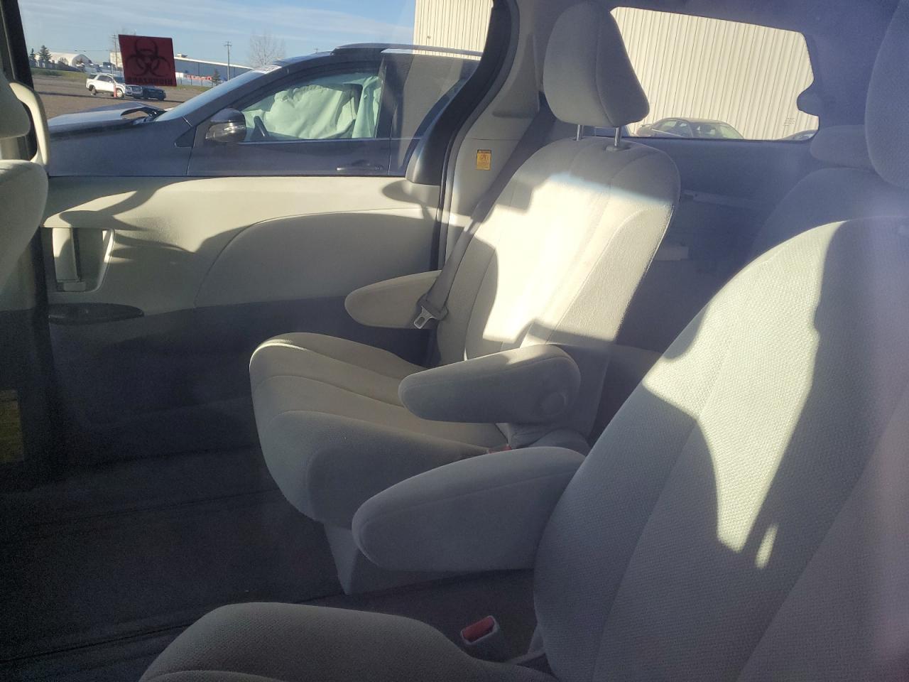 2011 TOYOTA SIENNA