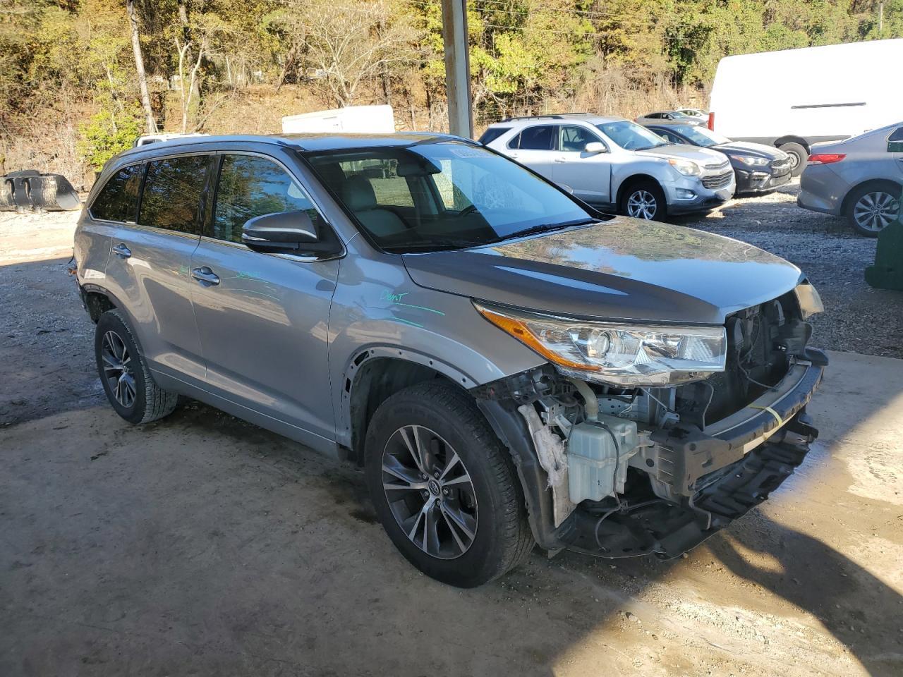 2016 TOYOTA HIGHLANDER
