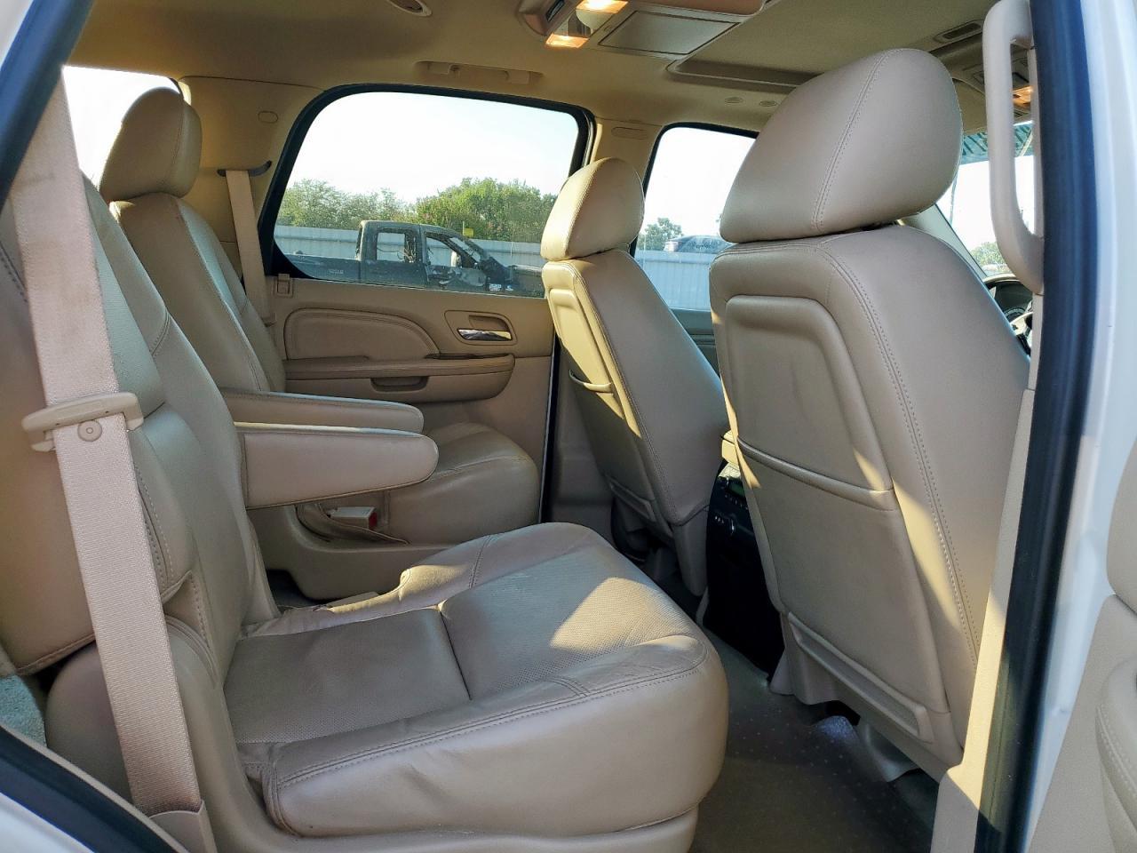 2011 CADILLAC ESCALADE