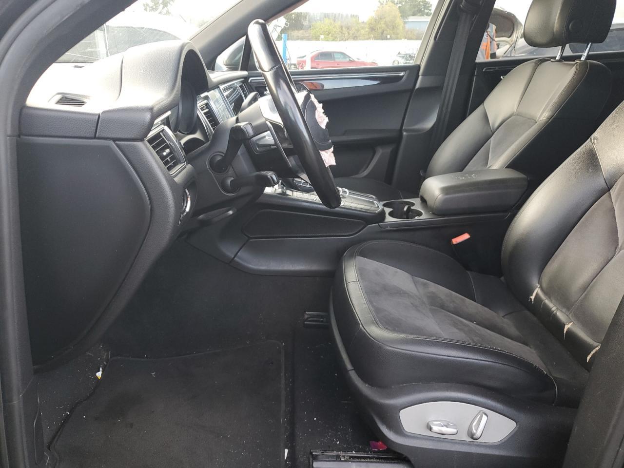 2017 PORSCHE Macan