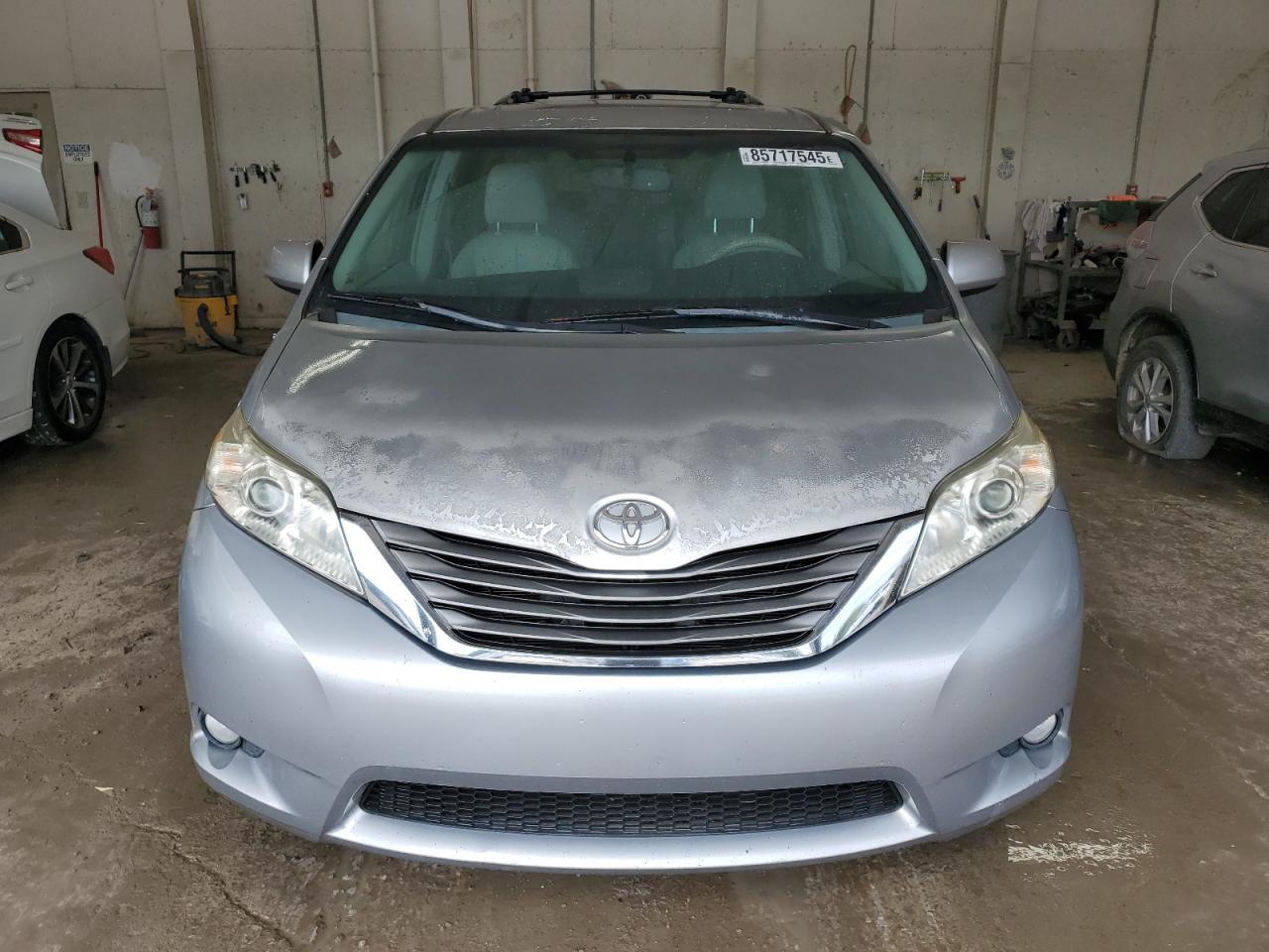 2013 TOYOTA SIENNA