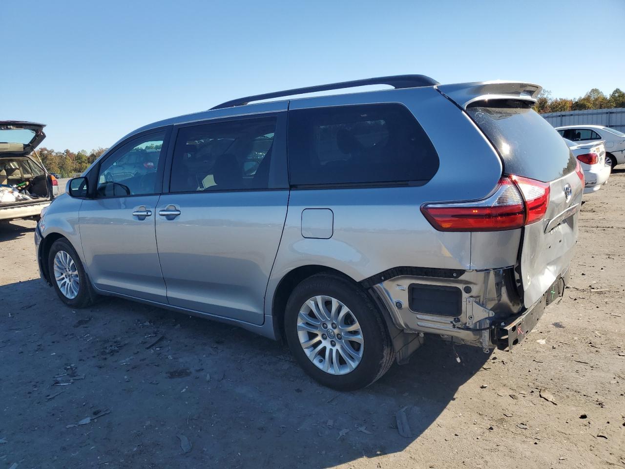 2016 TOYOTA SIENNA