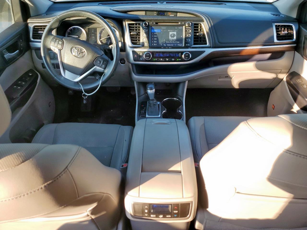 2016 TOYOTA HIGHLANDER