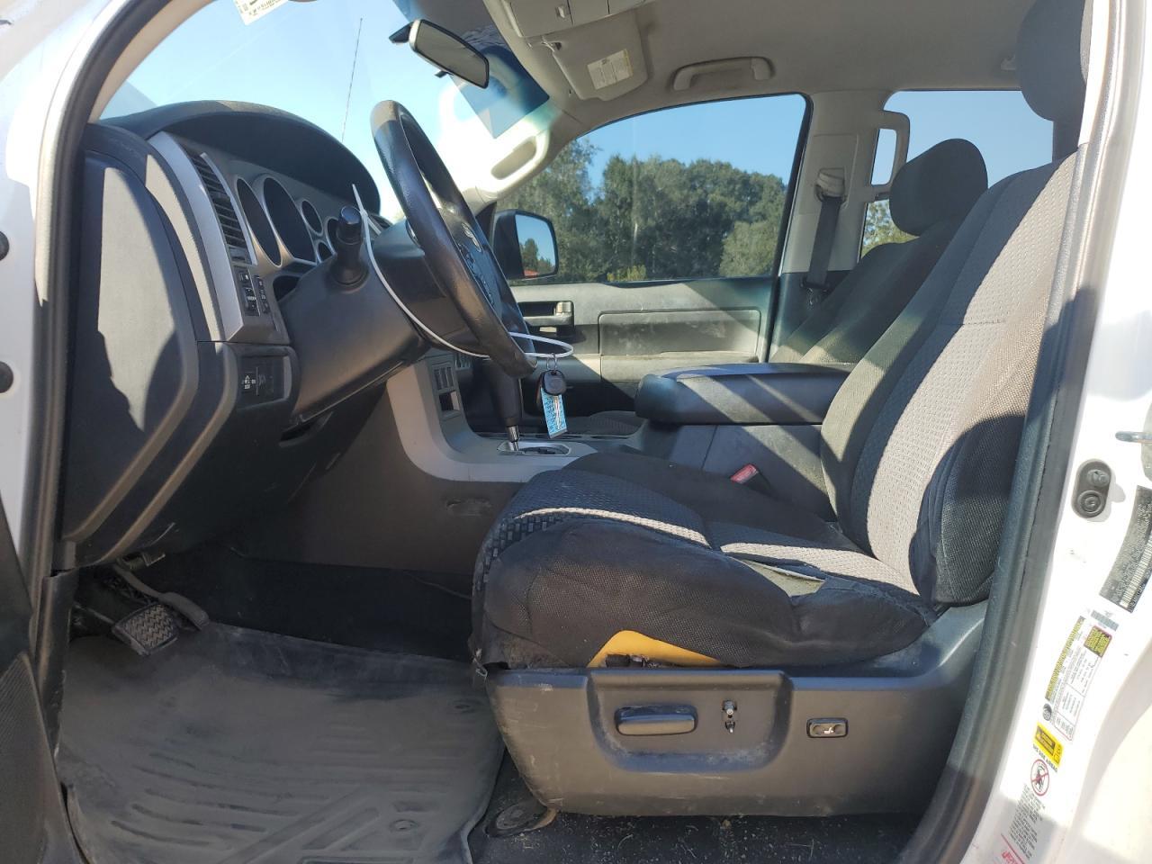 2011 TOYOTA TUNDRA