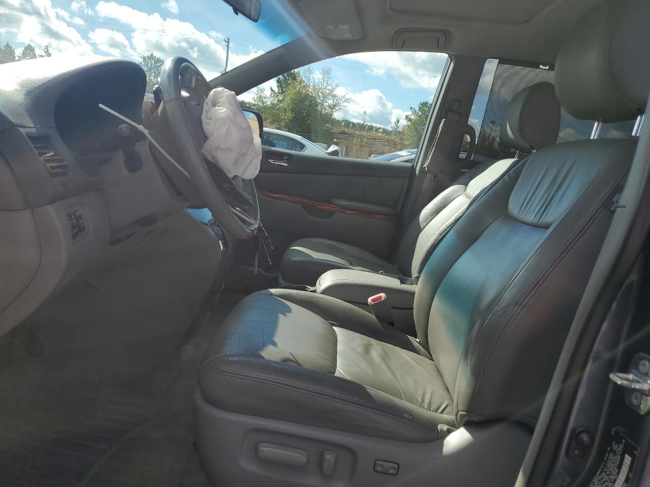 2010 TOYOTA SIENNA