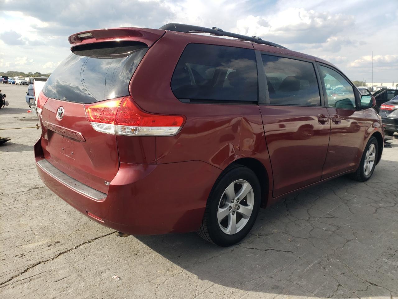 2012 TOYOTA SIENNA