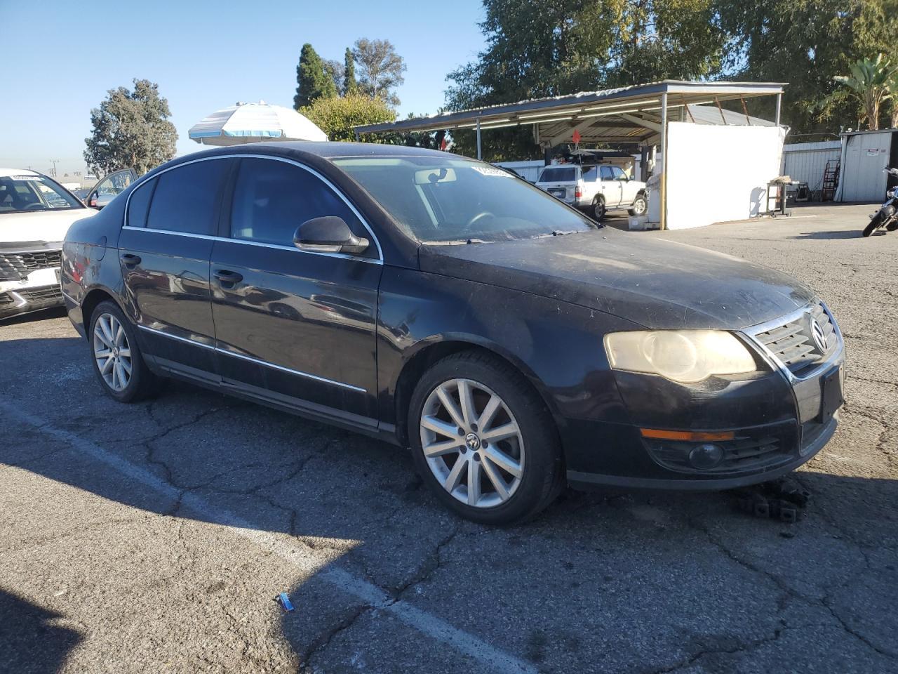 2010 VOLKSWAGEN Passat