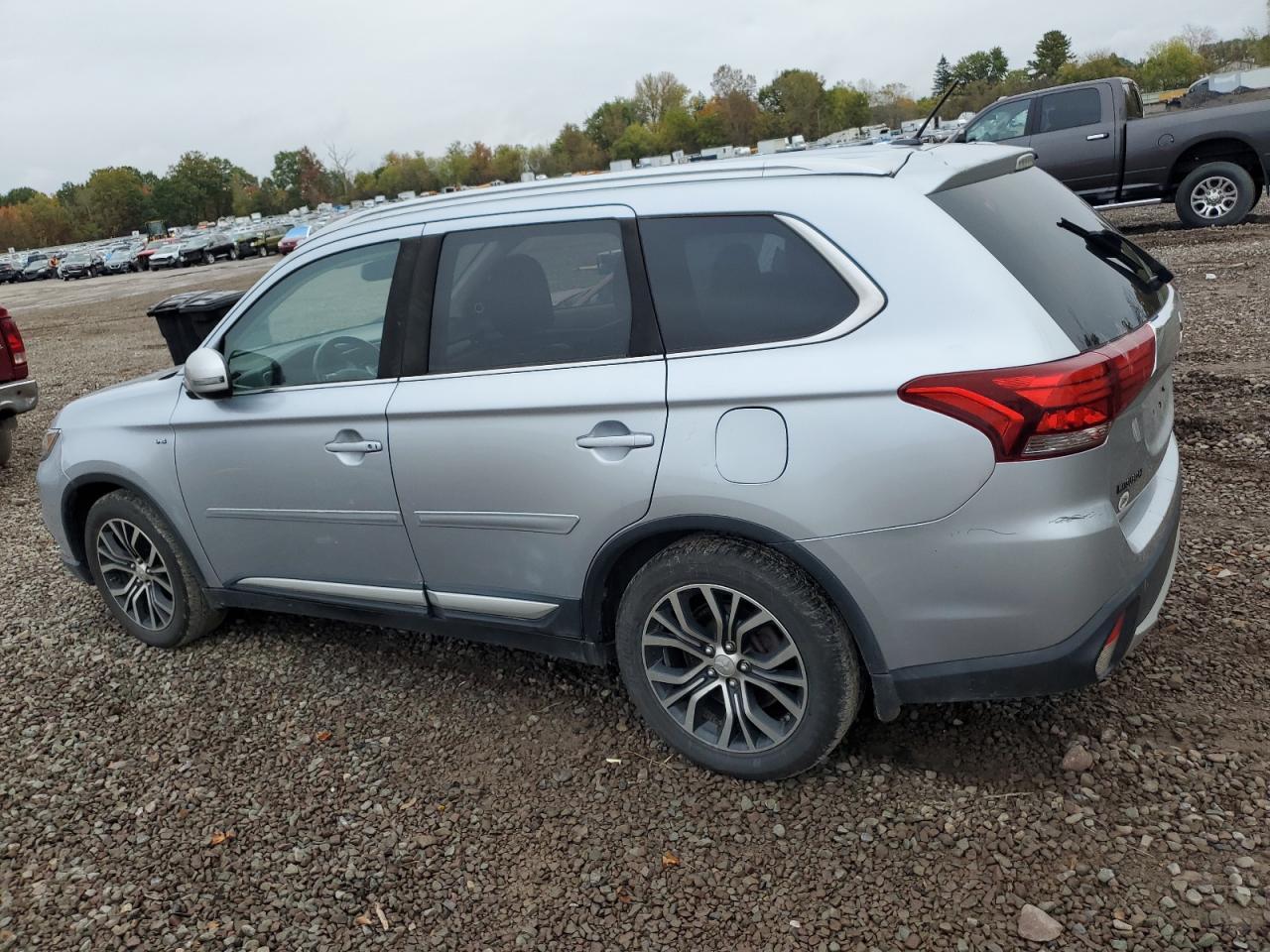 2016 MITSUBISHI outlander