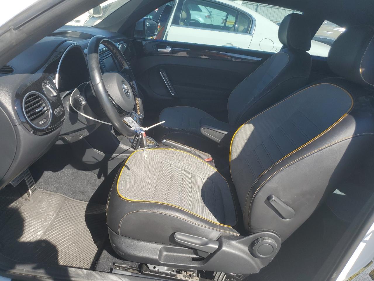 2016 VOLKSWAGEN Beetle