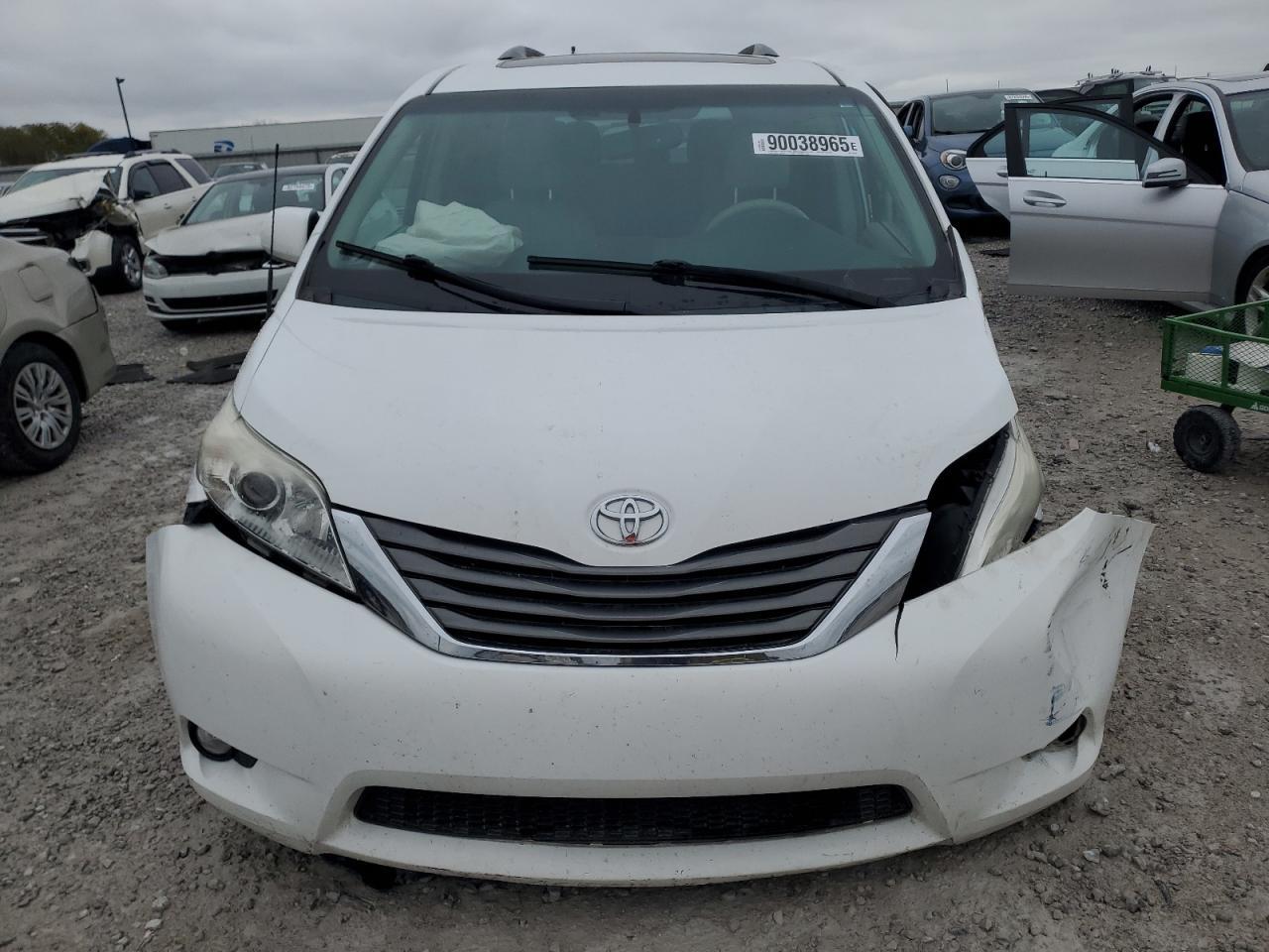 2014 TOYOTA SIENNA